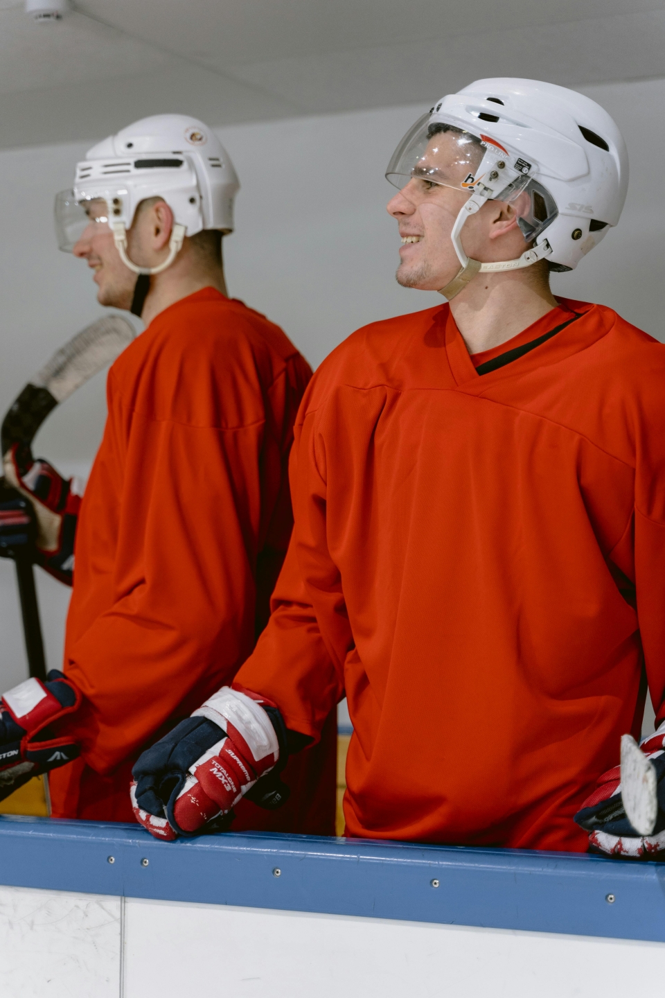 Två hockeyspelare.